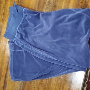 Women's mid rise used sweat pants in good condition.